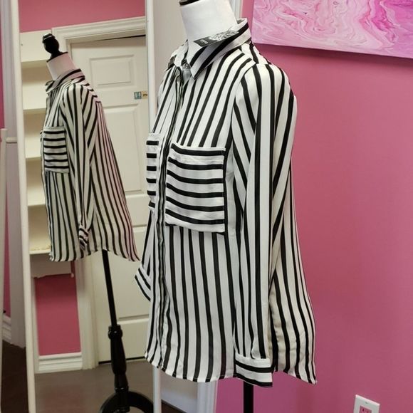 NWT 🖤 Revamped B&W Striped Shirt Blouse Top - Picture 6 of 12